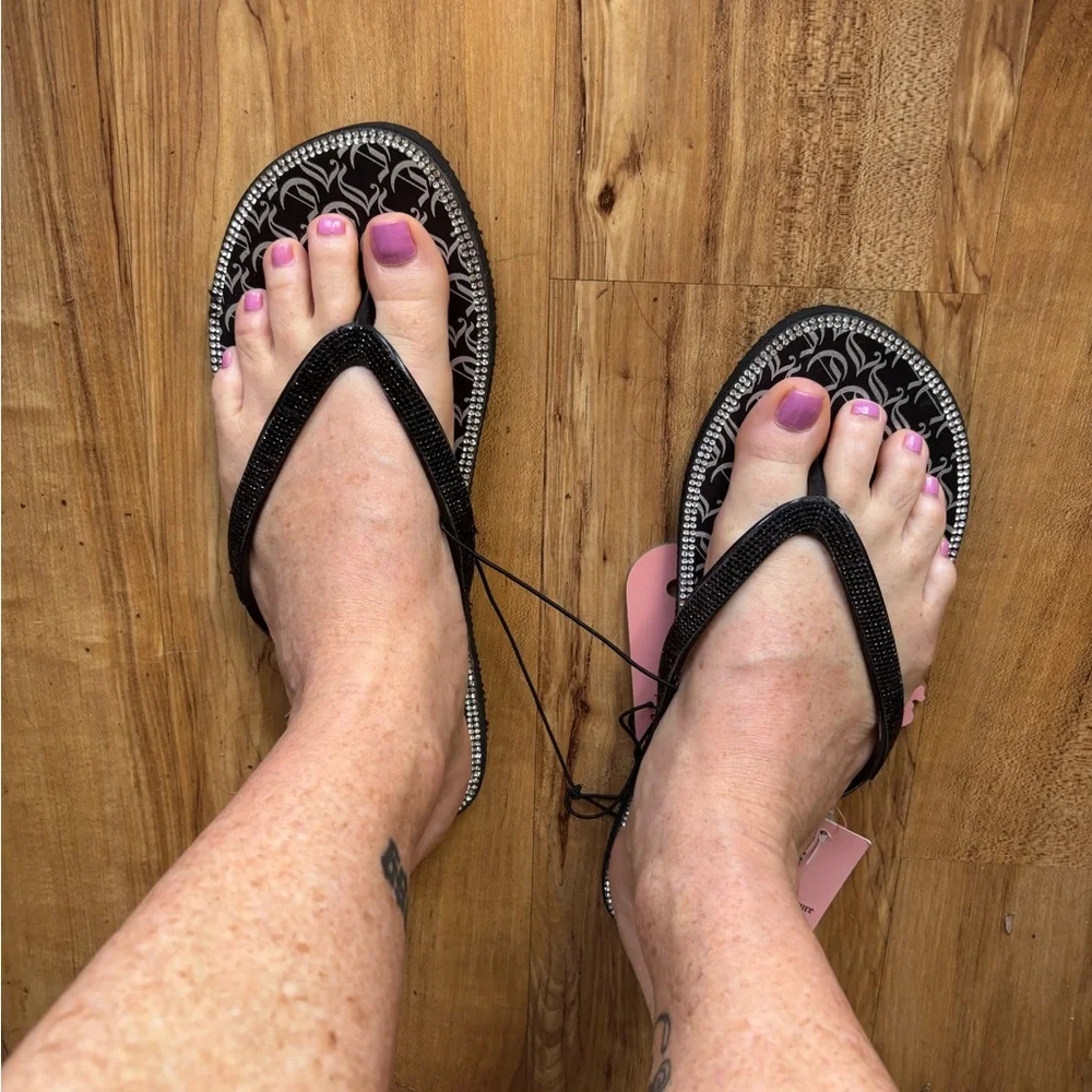 Juicy Couture Monochrome Flip Flops - Picture 3 of 8
